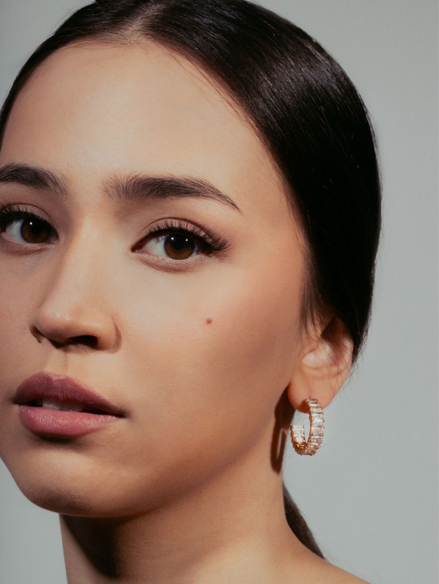 noohn beauty GNO false eyelashes on model with double eyelid eyes