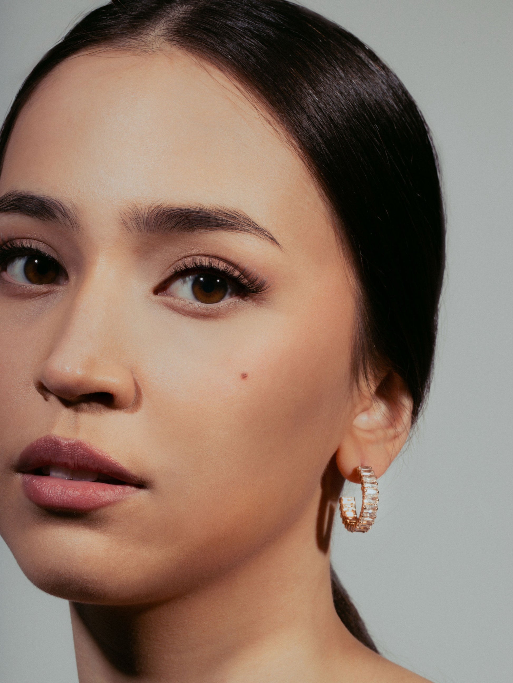 noohn beauty GNO false eyelashes on model with double eyelid eyes