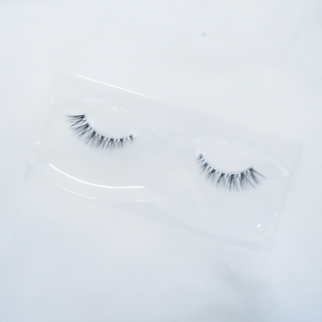 happy hour noohn eyelashes out of the packaging box